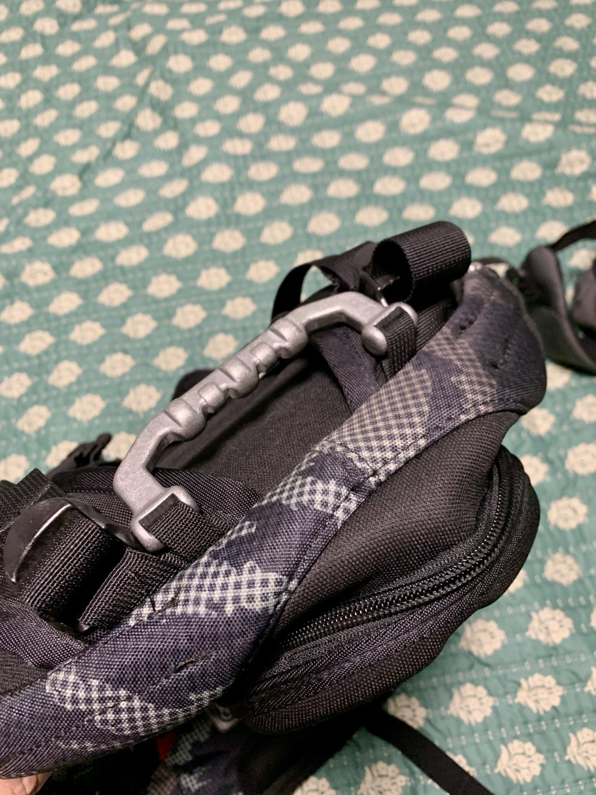 MENS OAKLEY Kitchen Sink Digital Camo BAG