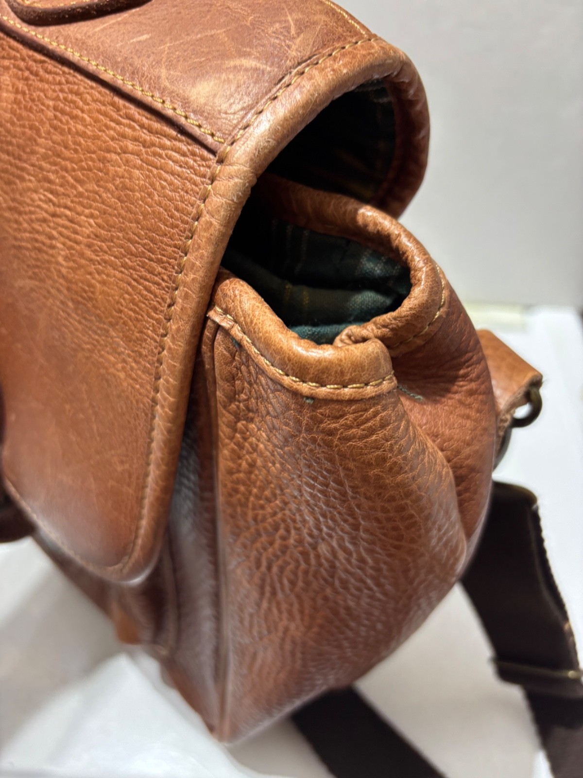 Duluth Trading Bashful Billionaire Full Grain Leather Briefcase Messenger Bag