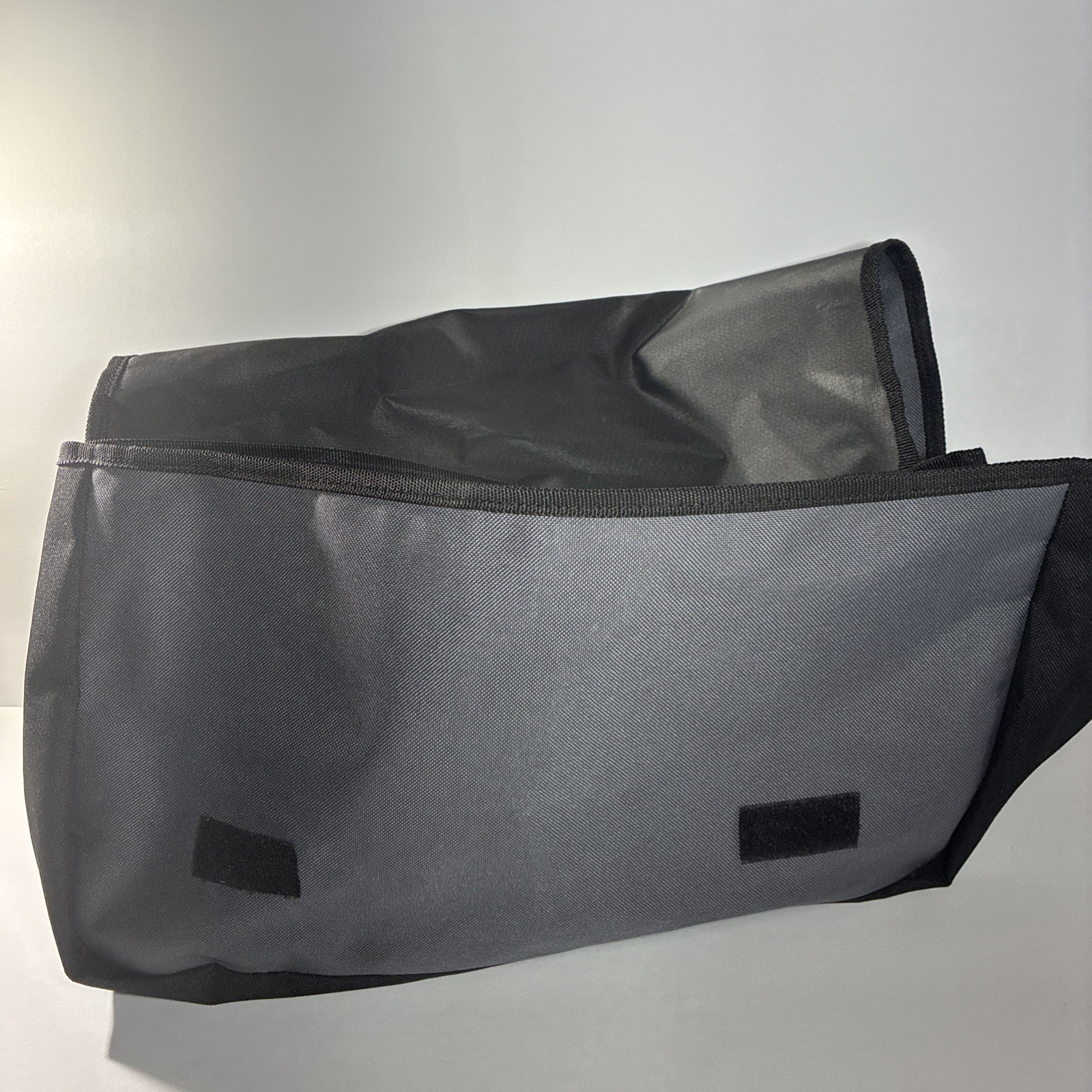 Thule Quest Sweden Messenger Crossover Bag Grey Black Adjustable Shoulder Strap