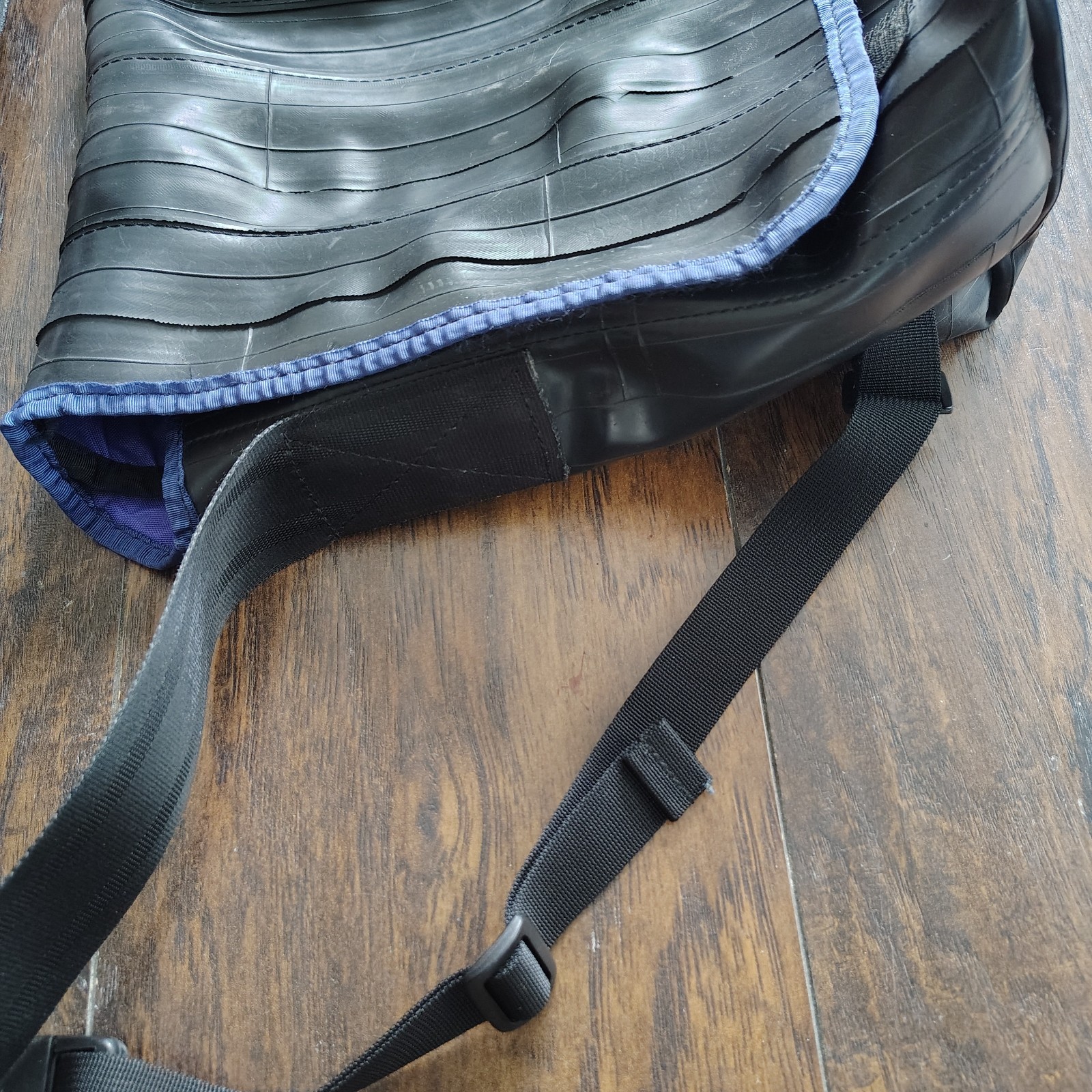 Alchemy Goods AG Messenger Bag Crossbody Sack Purple