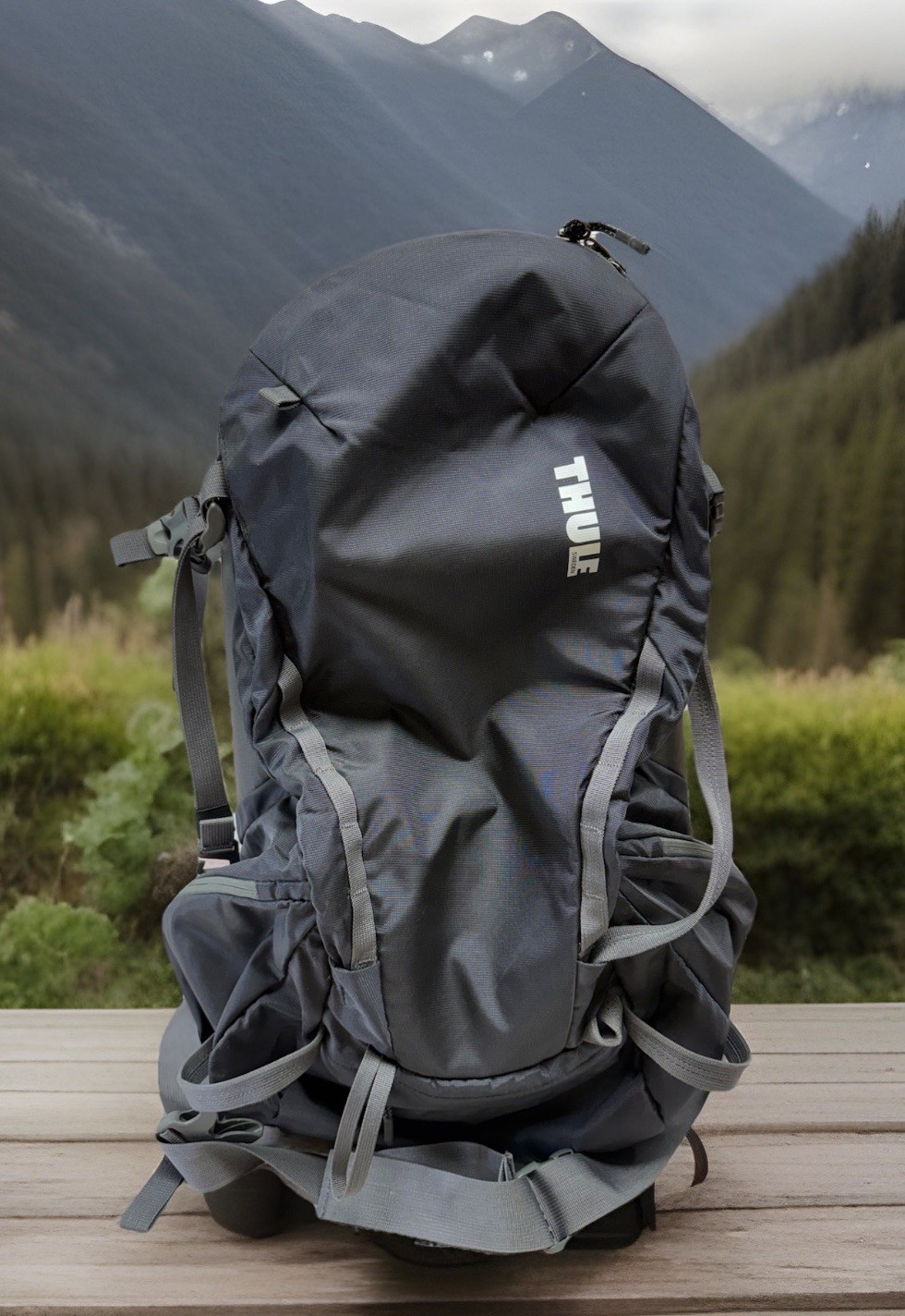Thule Sweden Black Large Daypack Backpack Side Padded Pockets Hiking Outdoor