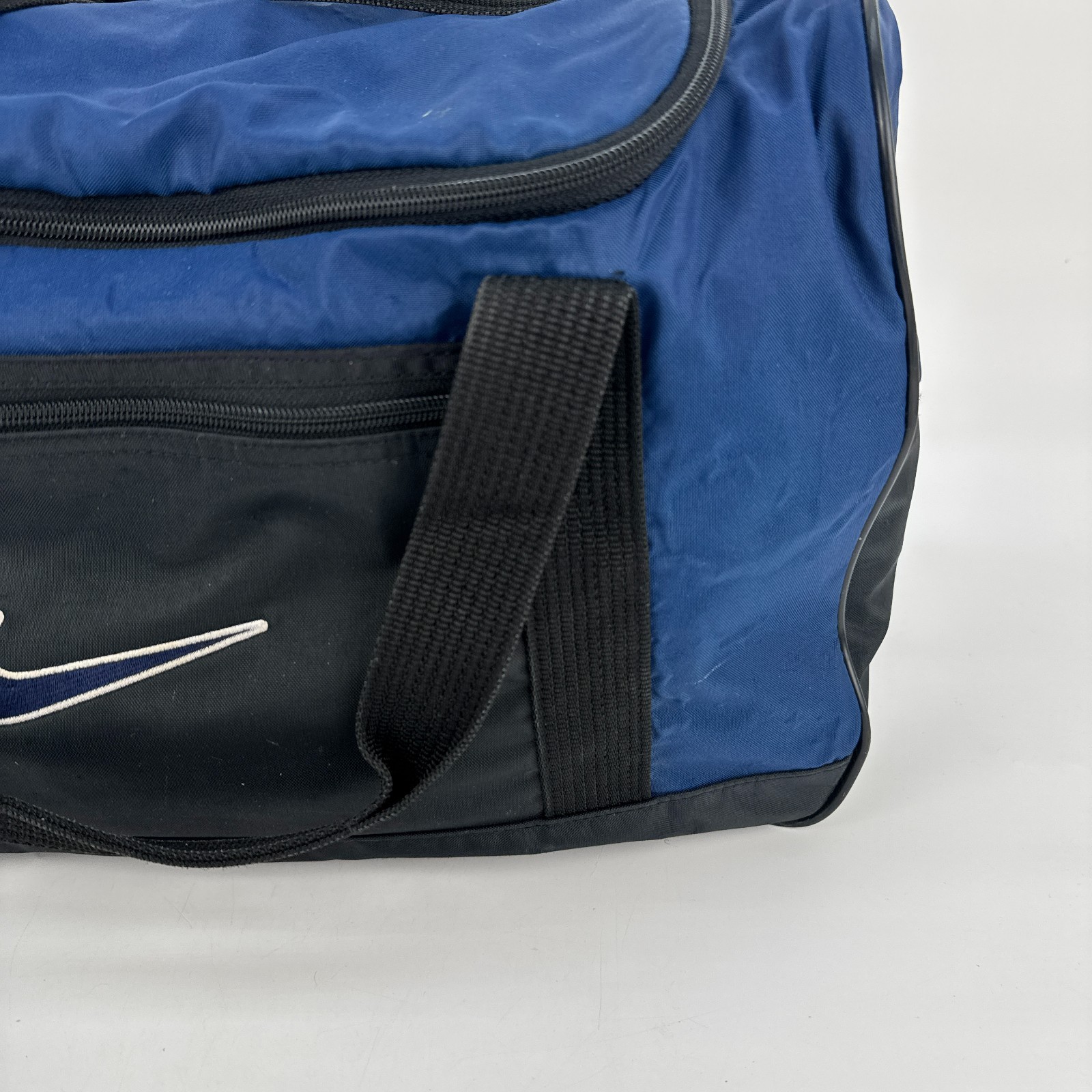 Vtg NIKE Duffle Gym Bag Nylon Blue Black Swoosh Basketball White Tag 90’s Y2K