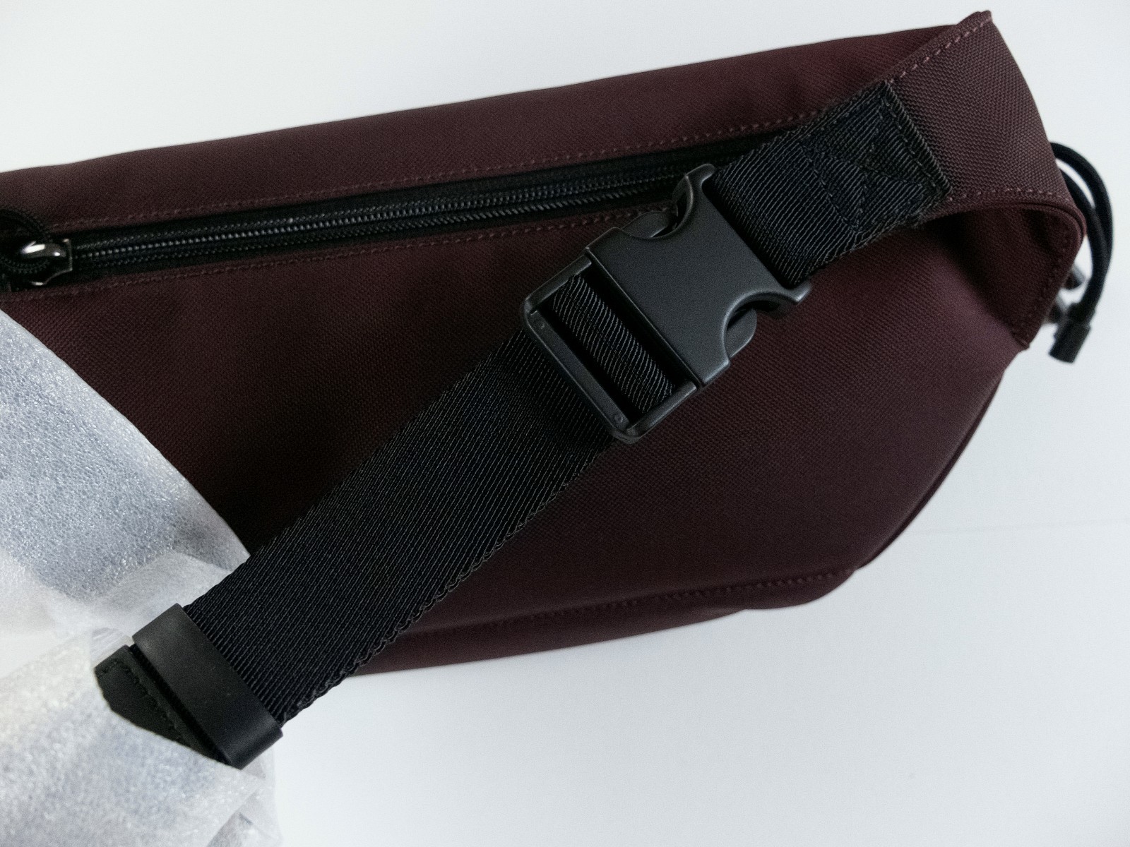 (NO CUSTOMS TAX) VALENTINO Garavani varsity VLTN burgundy & black belt bag