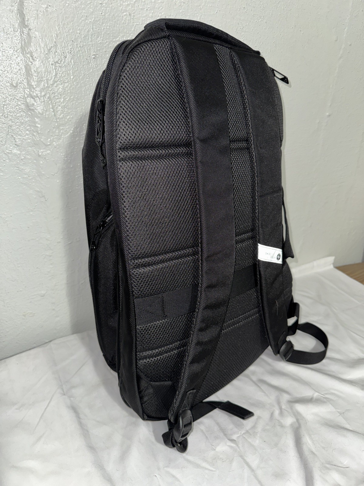 Swissdigital Design Java SE Multi-functional 2-In-1 Travel Backpack/Suitcase