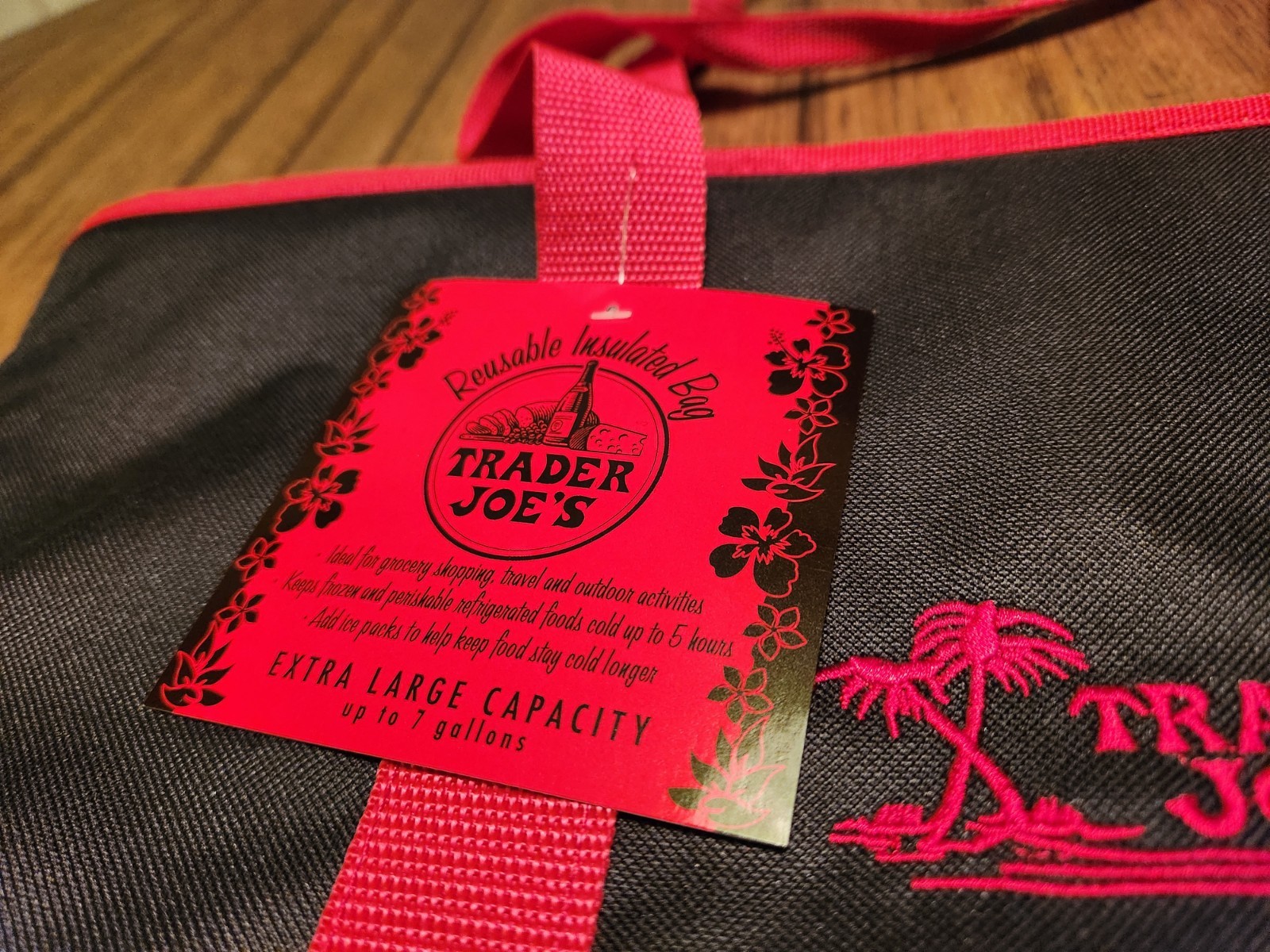 Trader Joes Large Red Reusable Insulated Cooler Freezer Red Bag (7 Gallons) NWT