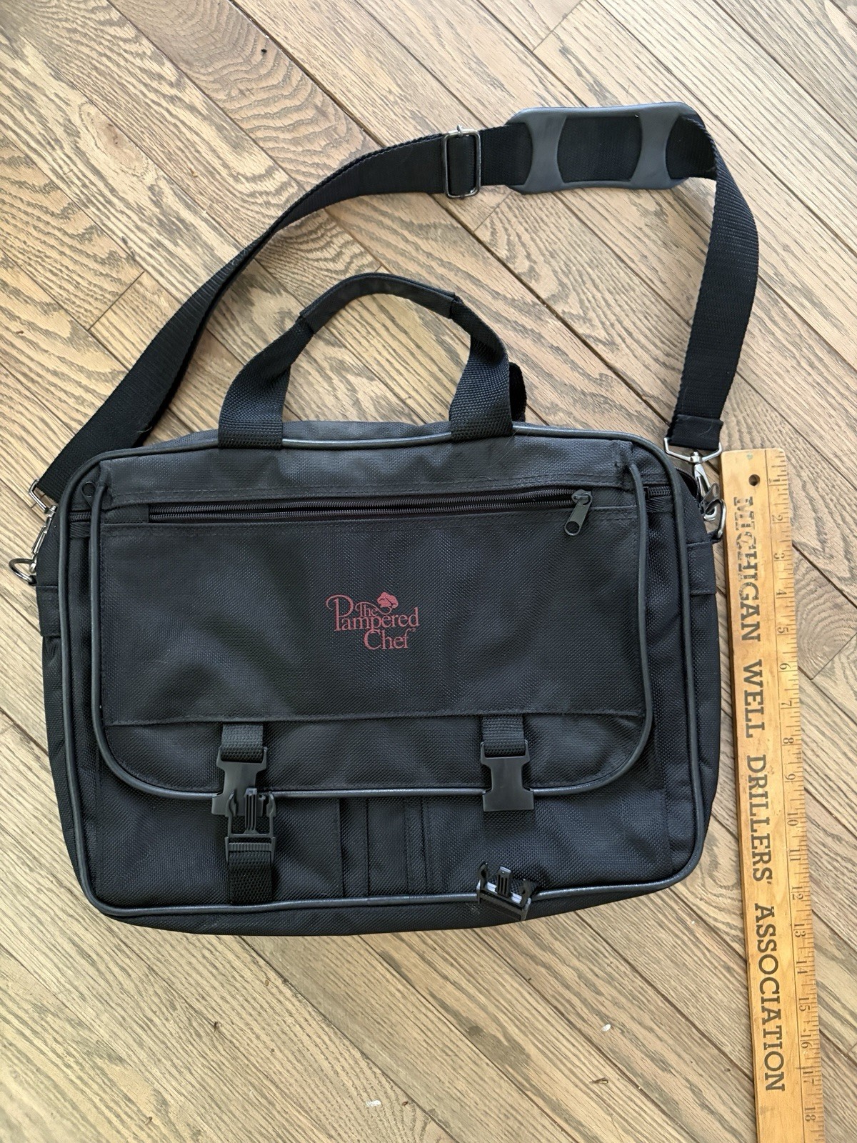The Pampered Chef Consultant Black Messenger Bag + Notebook Cover