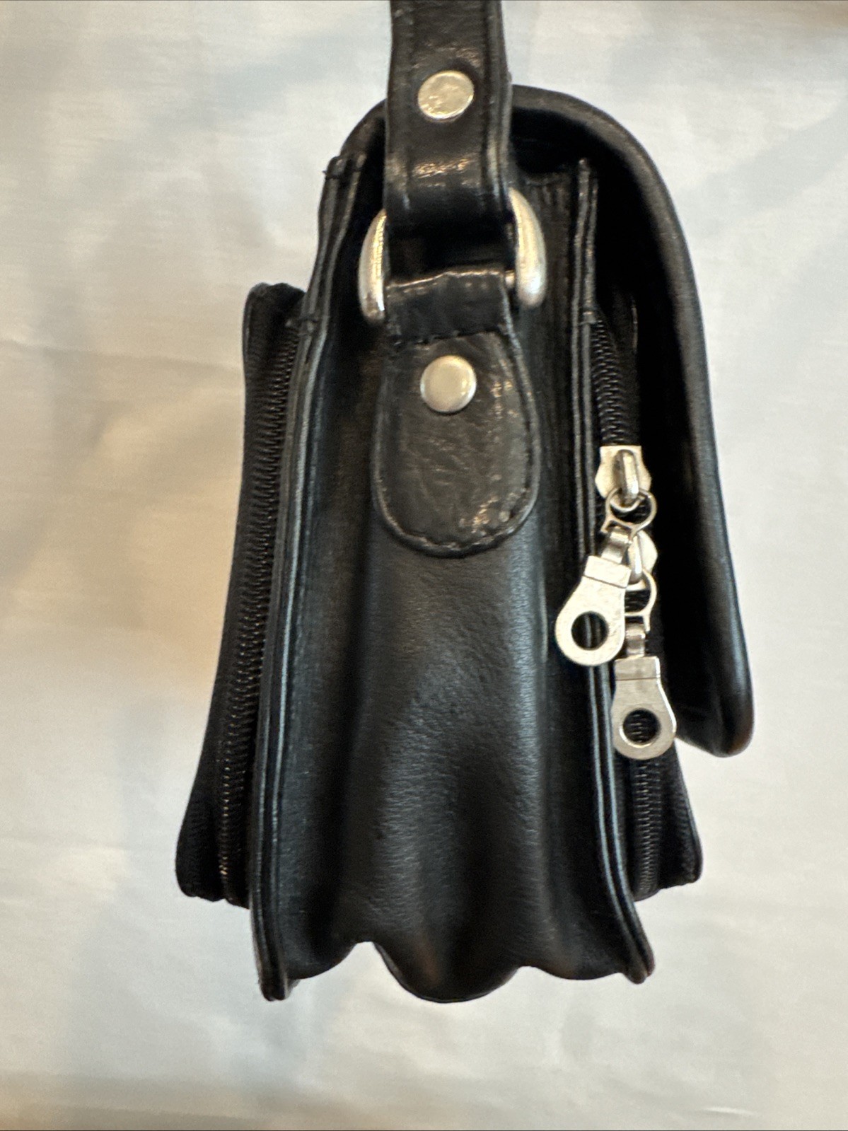 Black Leather Adjustable Strap Crossbody Bag Unisex Paul & Taylor