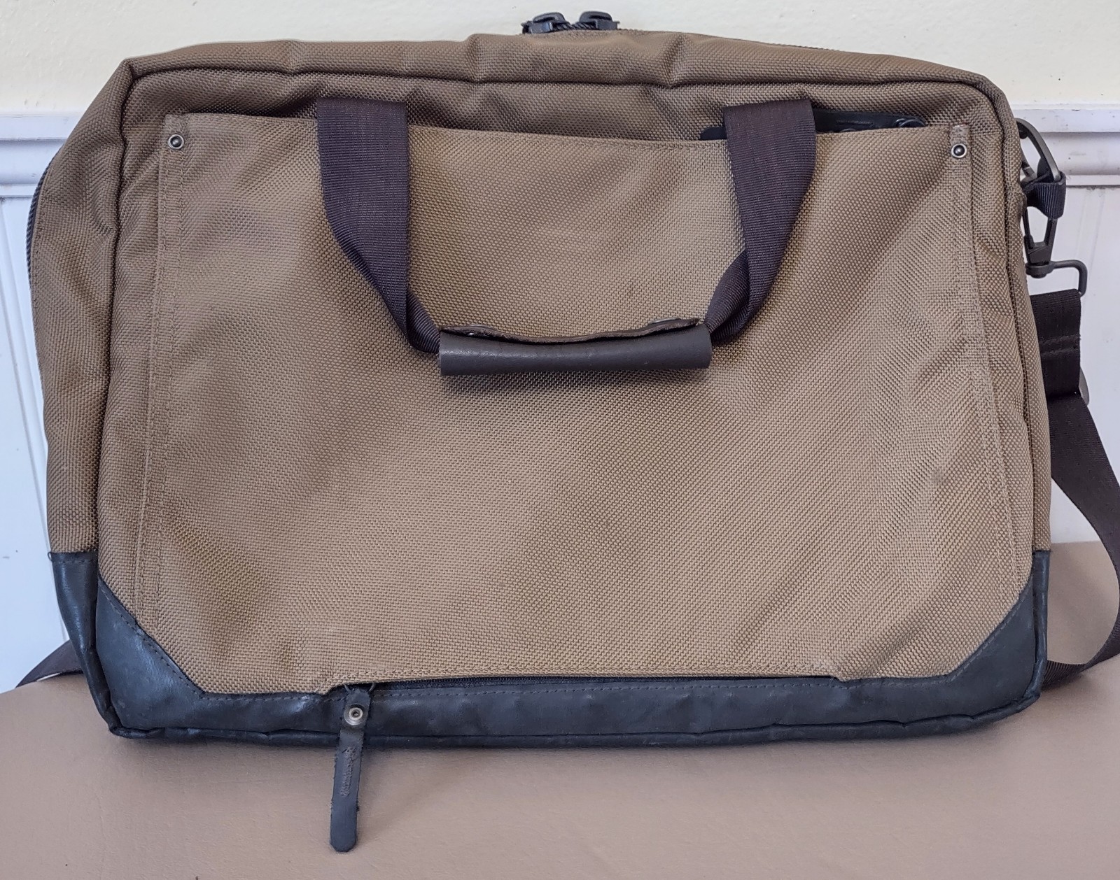 Duluth Trading Briefcase/Laptop Bag Coverts to Shoulder Bag Black Multi Pocket