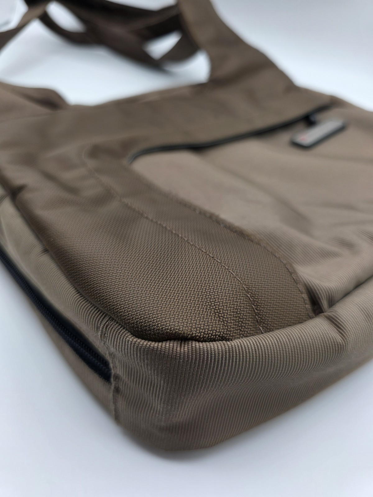 Victorinox Swiss Army Crossbody Messenger Bag Beige Nylon Adjustable Strap
