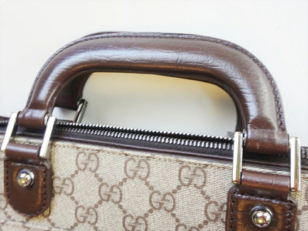 Gucci Business Bag Leather Signature Lock Black Present Document Computer PC