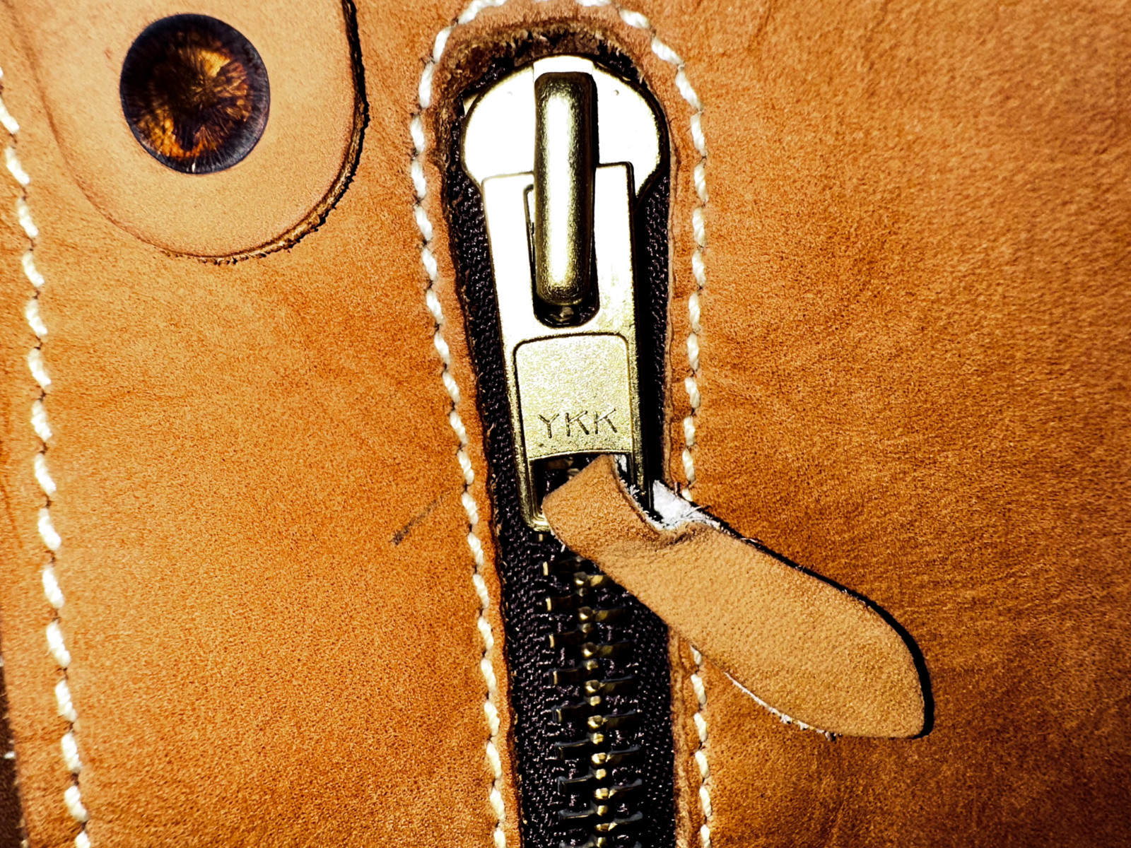 “THE J PETERMAN COMPANY” Saddle Tanned Leather Messenger Satchel Bag