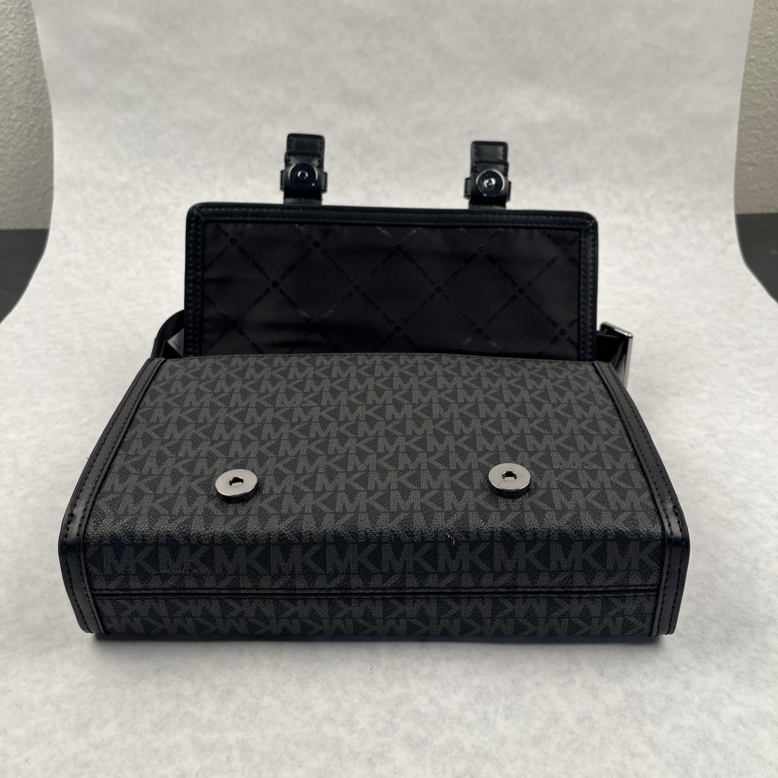 NWT ~ Michael Kors Cooper Trunk Crossbody White/Black $298 MSRP