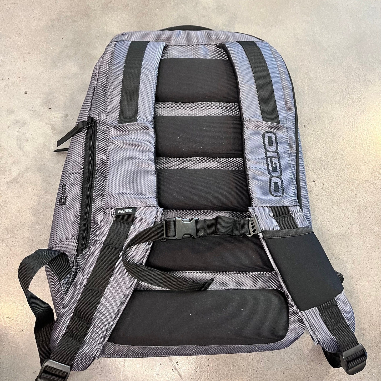 OGIO Metallic GRAY Ace Nomad Backpack fleece lined mens modern backpack NEW