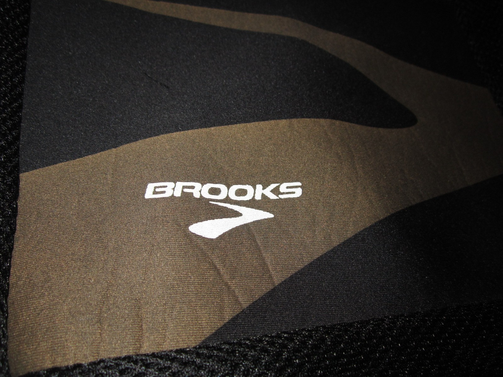 EUC Brooks 7 black & gold Drawstring bag with zipper compartment (RARE FIND)