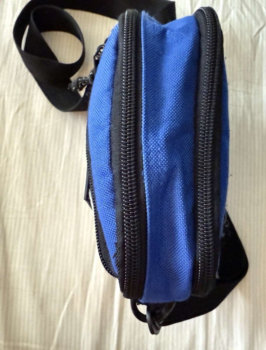 obey conditions crossbody travel bag small blue size osfa