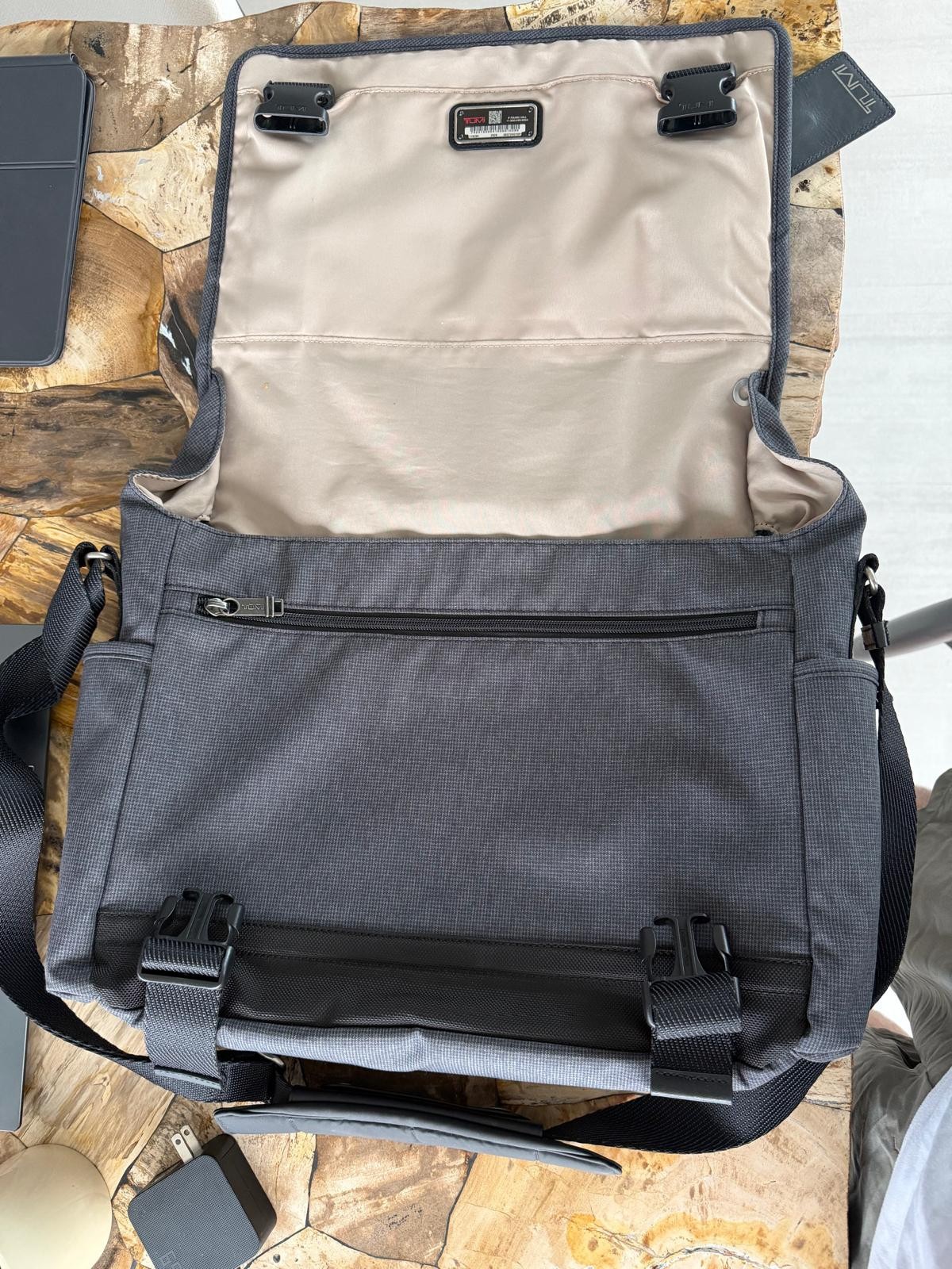 Tumi Corporate Collection Messenger Bag In Grey