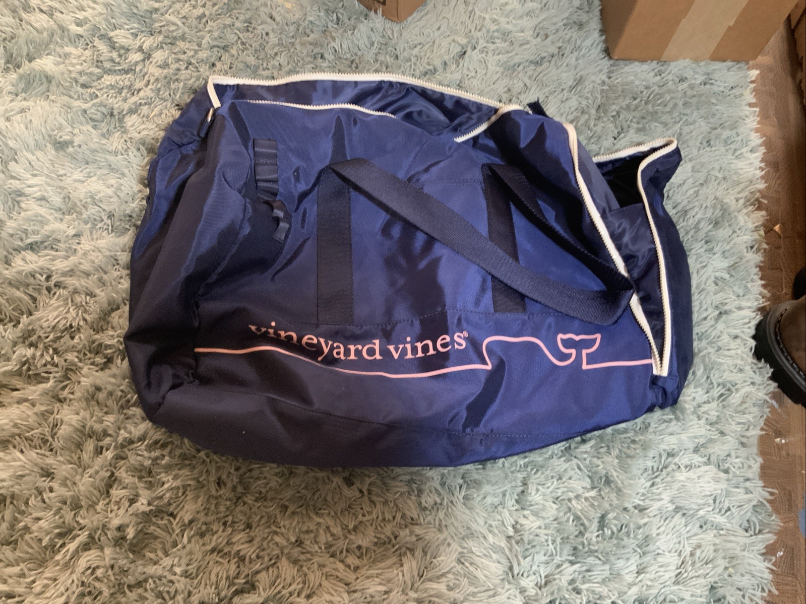 Vineyard Vines Navy Blue Duffle Bag Zip Closure Shoulder Strap Travel