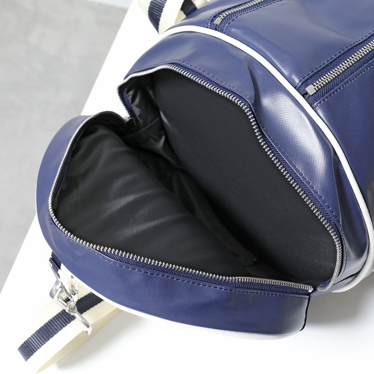 FRED PERRY Classic Barrel Bag L7255 Men’s Shoulder Bag Black color only