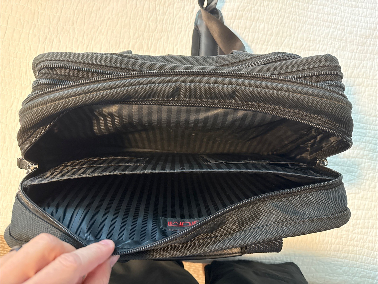 TUMI Black Nylon Expandable Laptop Carry On Travel Briefcase Case Bag 2661D3