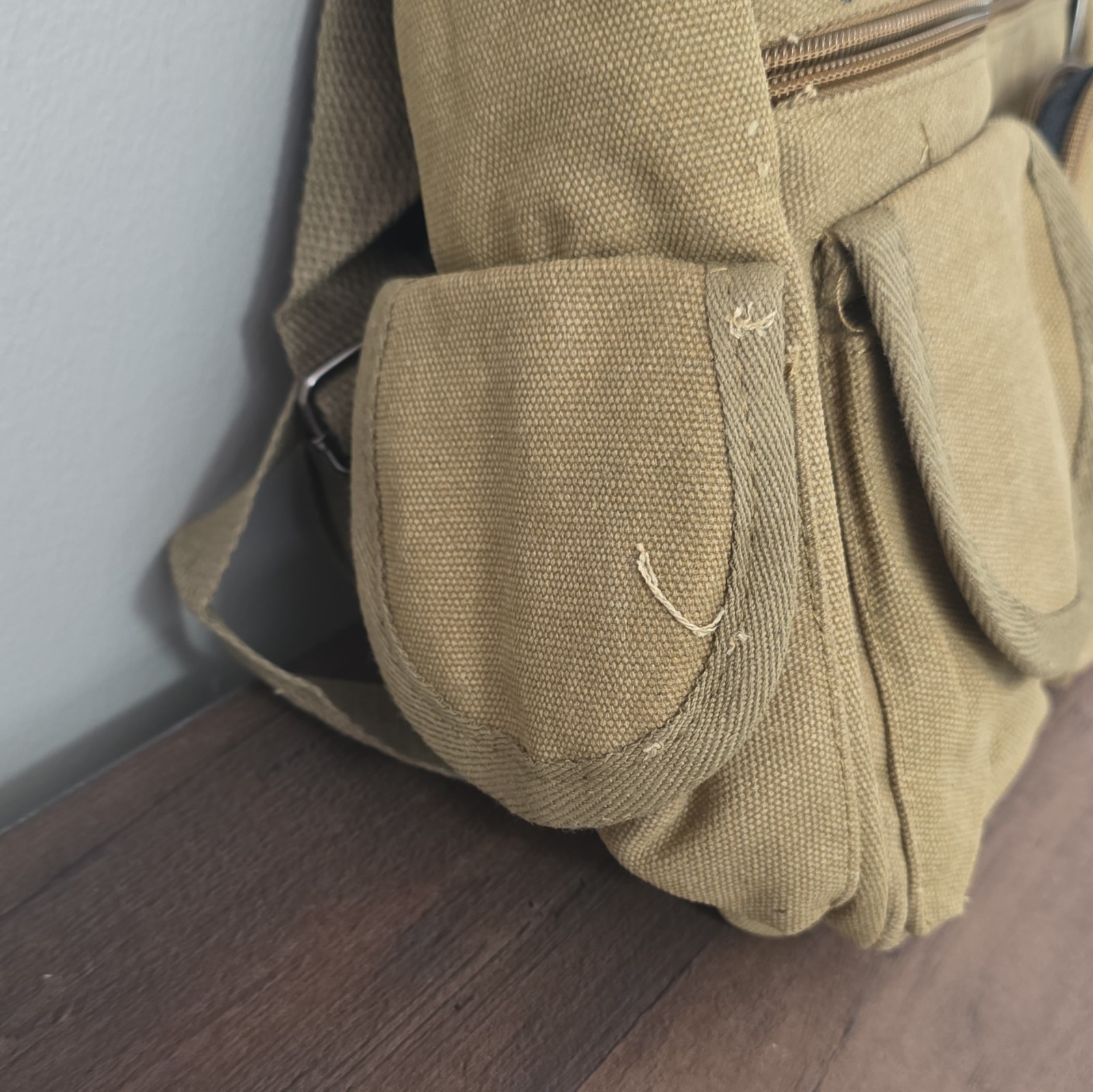 CHESTHUNT Beige Medium Messenger Bag Zip Closure Crossbody Strap Outer Pockets