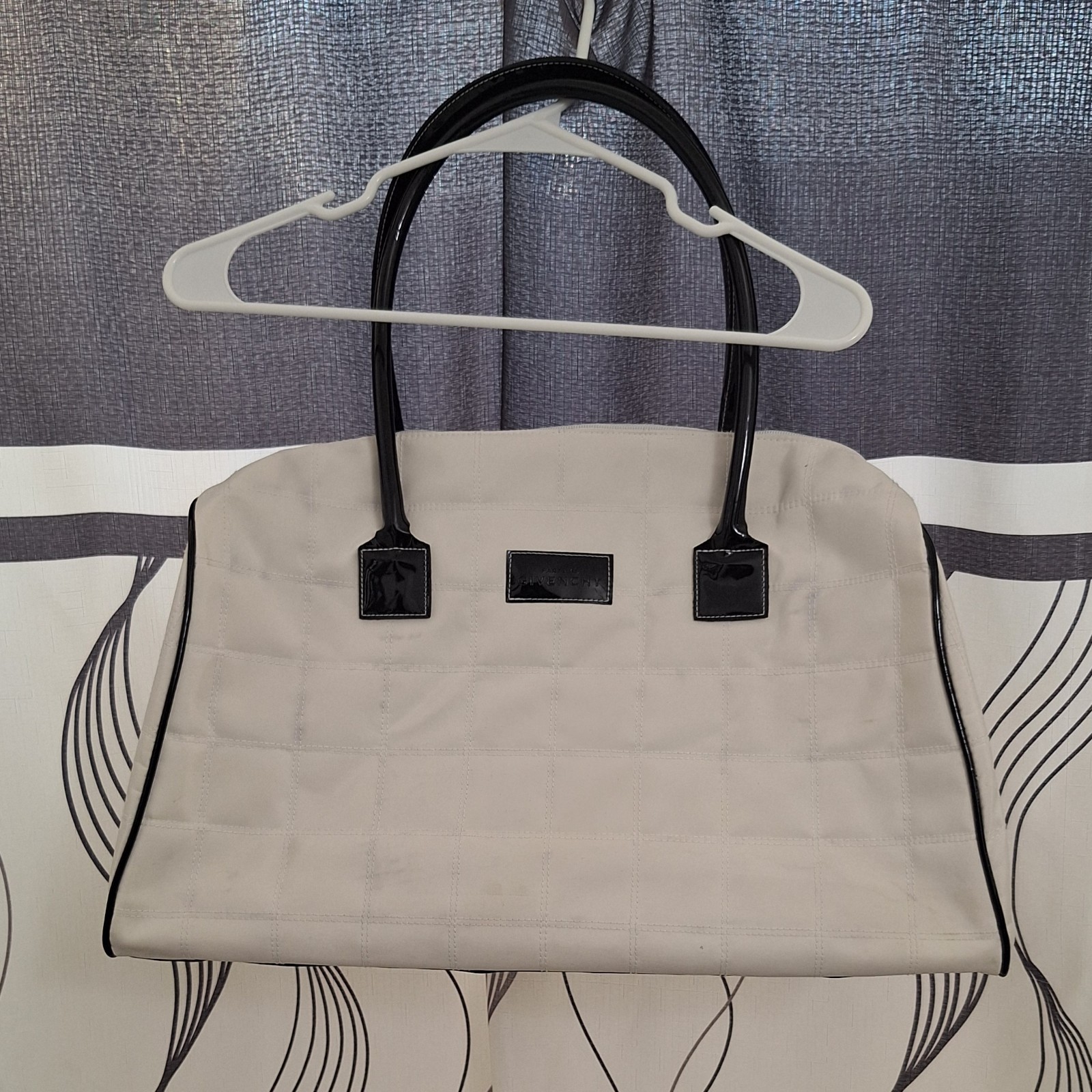 Givenchy Parfums Designer White Black Quilted Weekender Duffle Travel Bag Vacay