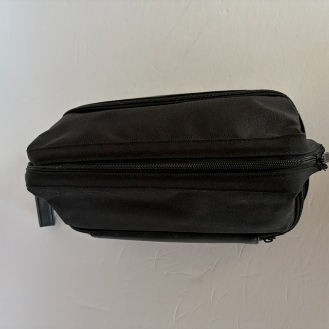 Beis The Dopp Kit Black Toiletry Bag Organizer Zippered 2 compartments