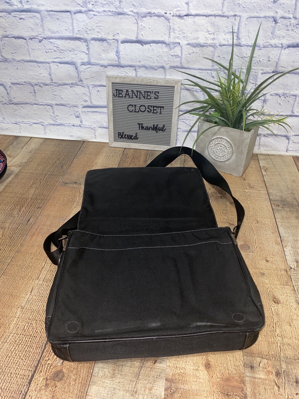 Boconi Black Leather Garth Slim Mailbag Messenger Laptop Bag with Shoulder Strap