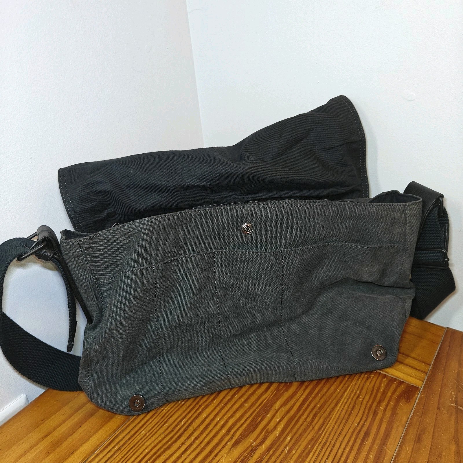 Express Design Studio – 100% Cotton Black Messenger Bag With Adjustable Strap