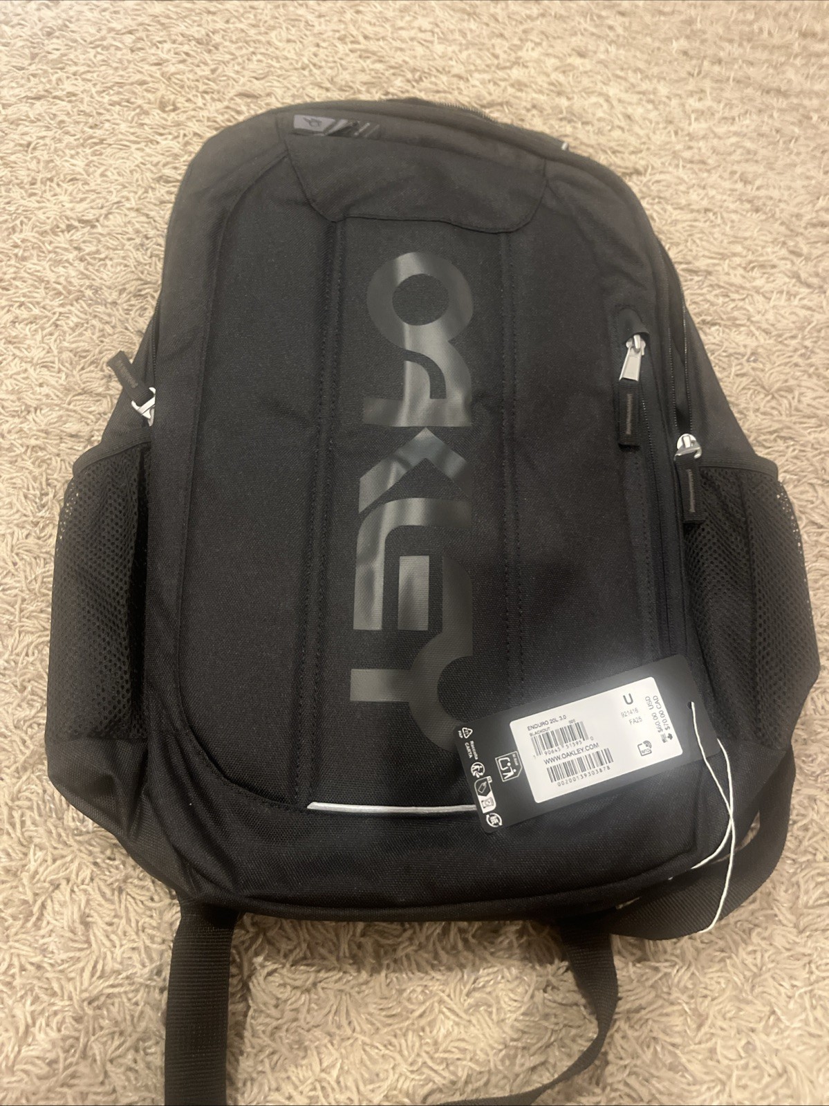 NWT Oakley Enduro 3.0 20L Men’s Backpack – Blackout