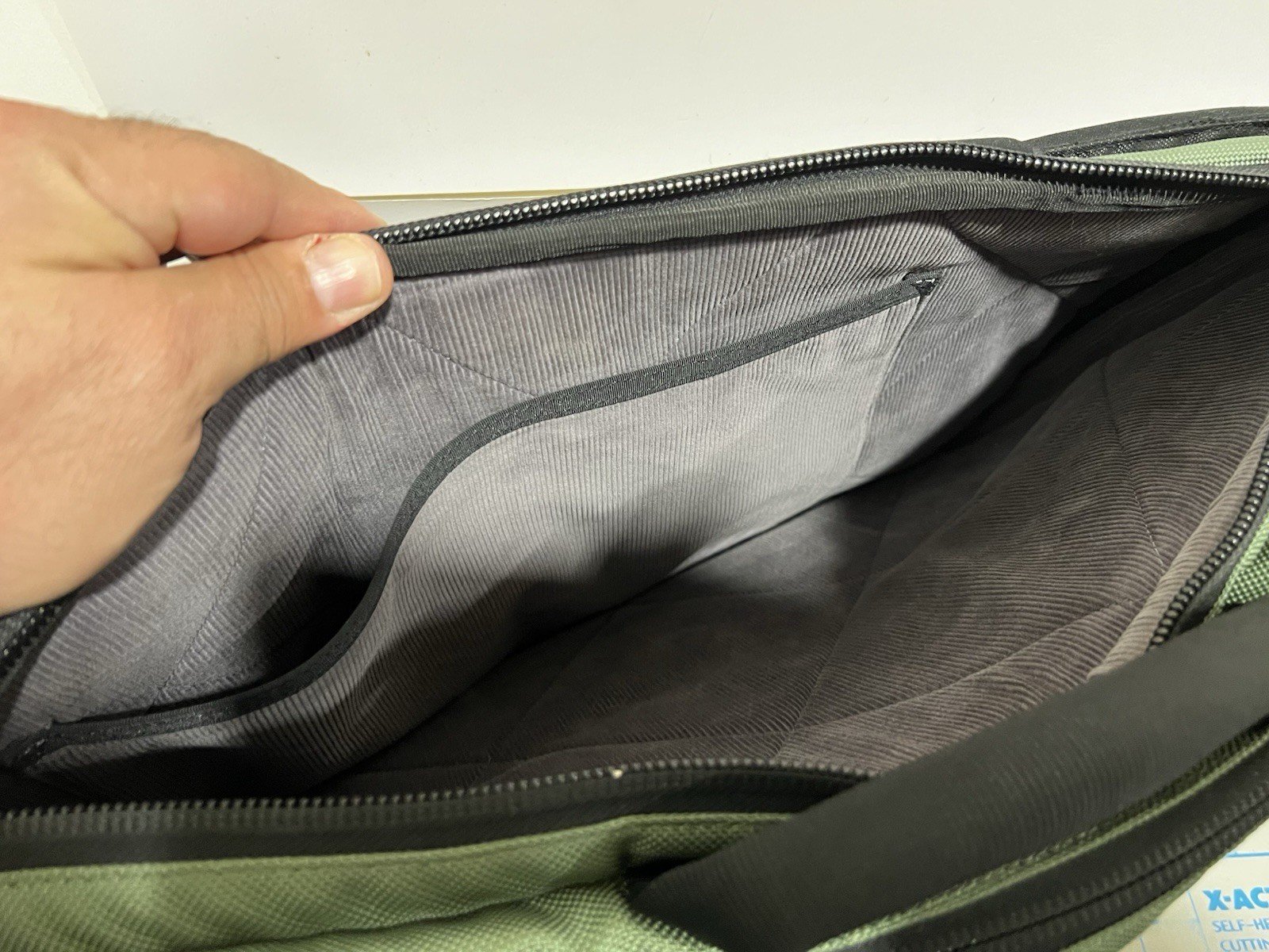 Timbuk2 Outtawhack Messenger Bag Laptop Convertible Backpack 3 in 1 Gray Black