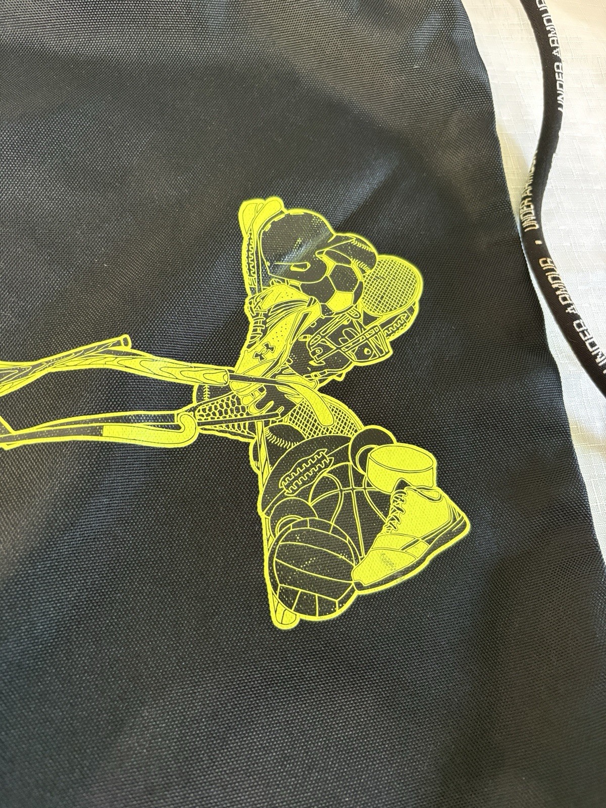 Under Armour Ozsee Sackpack Drawstring Gym Bag Black/Neon Yellow Sports Gear