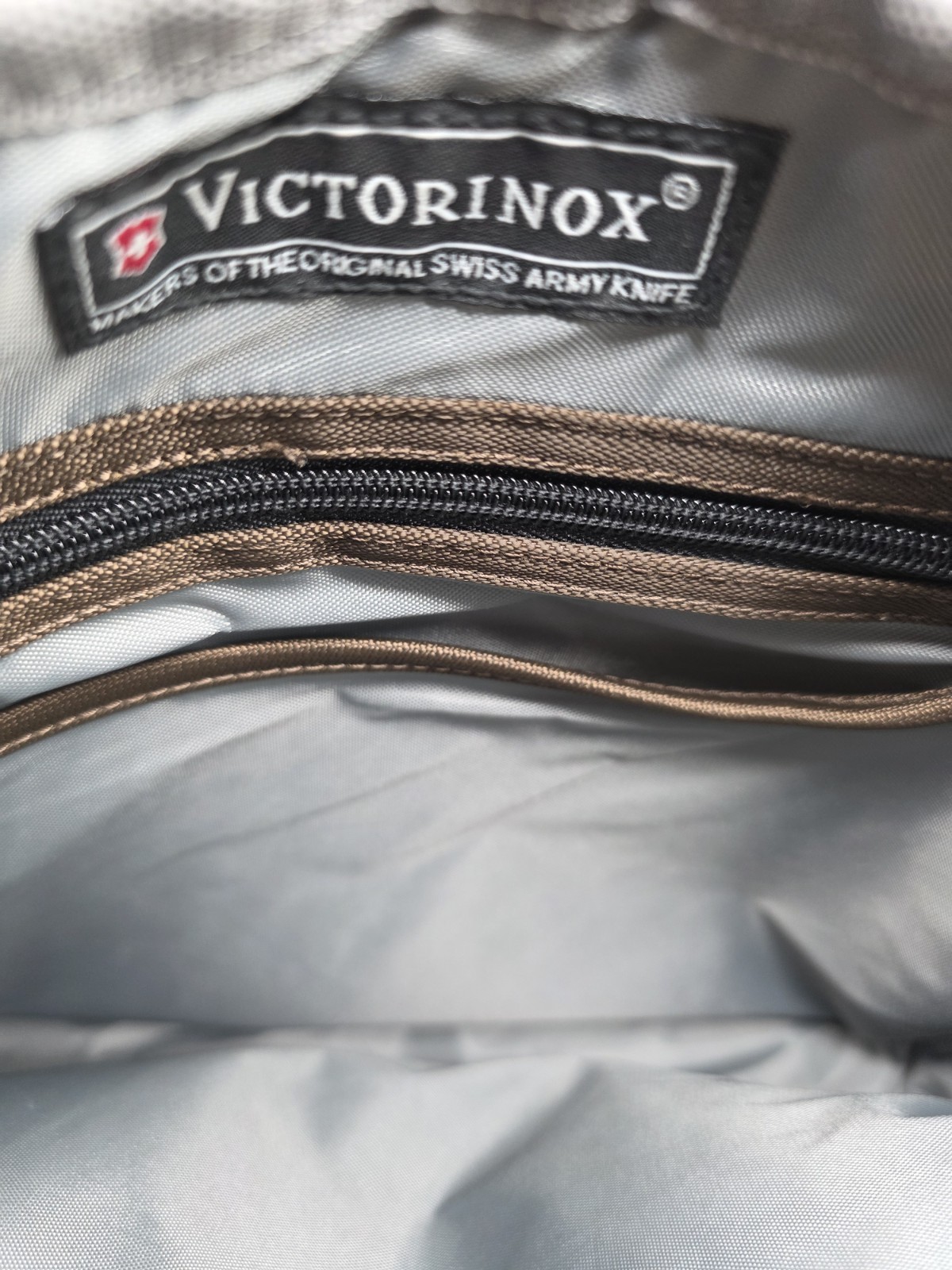 Victorinox Swiss Army Crossbody Messenger Bag Beige Nylon Adjustable Strap