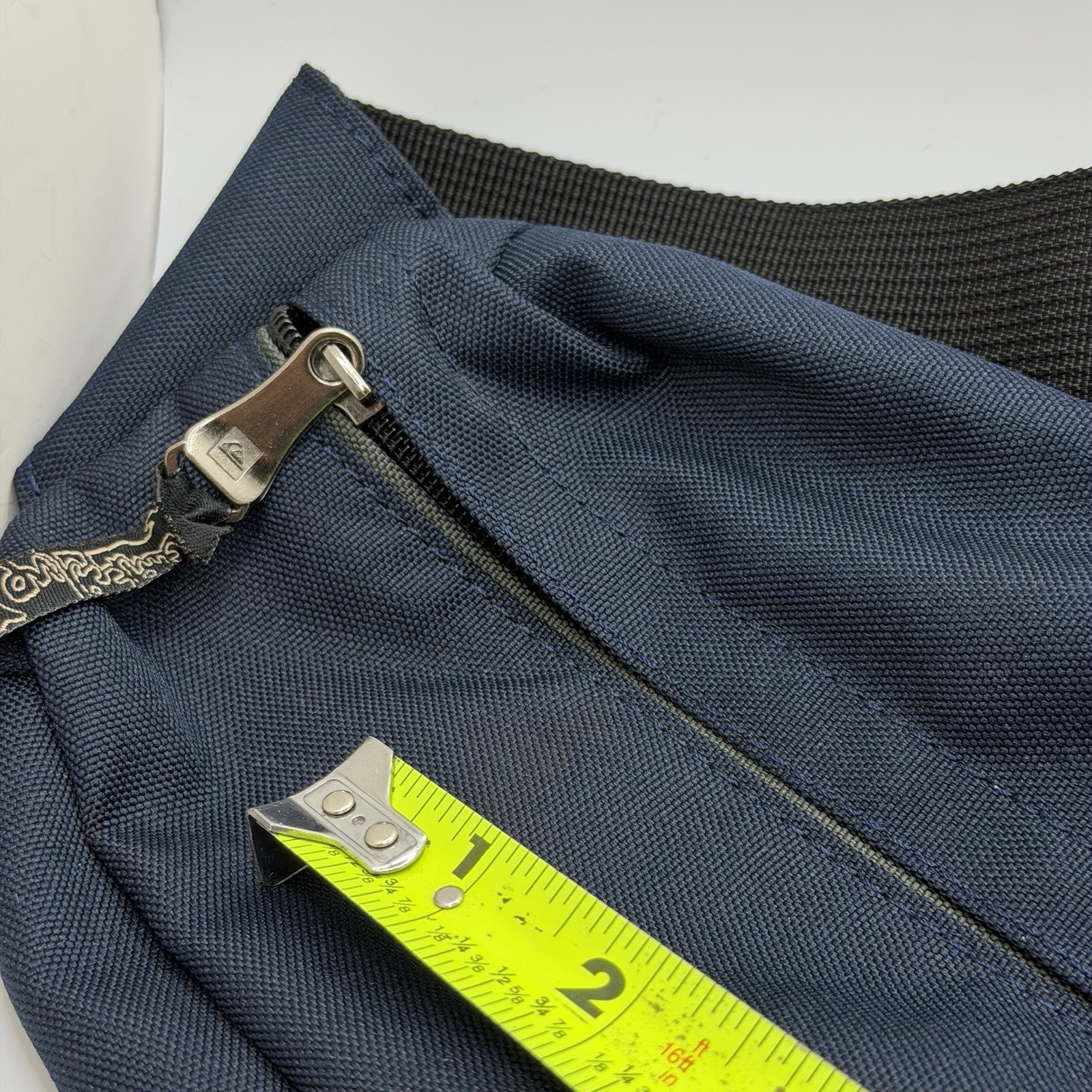 Quiksilver Blue & Black Men’s Belt Bag Fanny Pack Adjustable Strap Outer Pockets