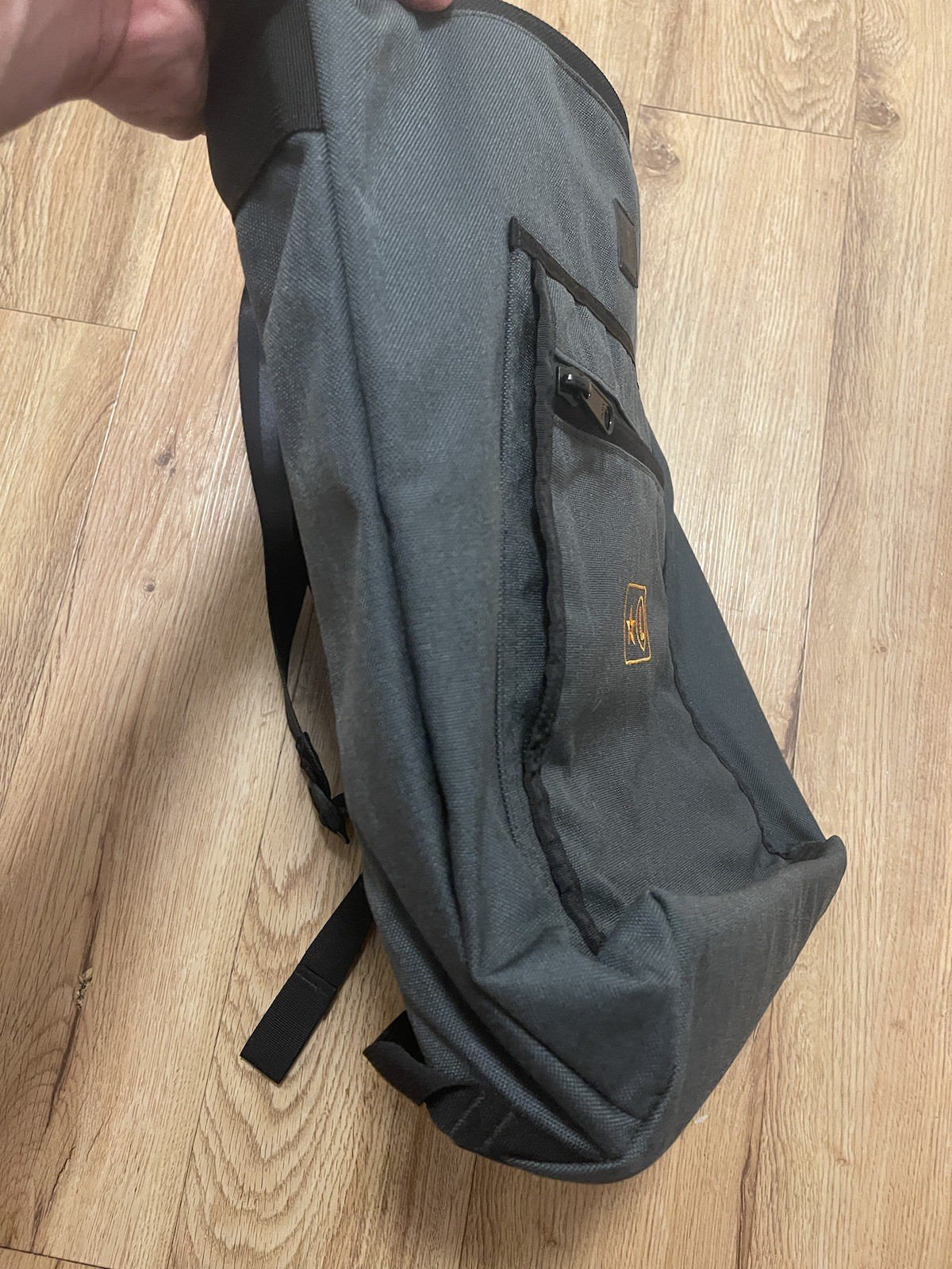 RICKSHAW BAGS MEDIUM VELO BACKPACK $129 GREY *SEE PHOTOS* SAN FRANCISCO SLEEK