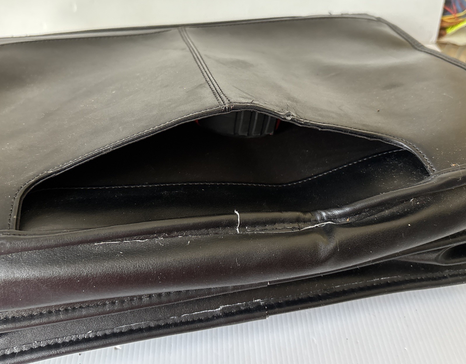 SAMSONITE Black Leather Briefcase Flap Over Messenger/Office, Carry Satchel