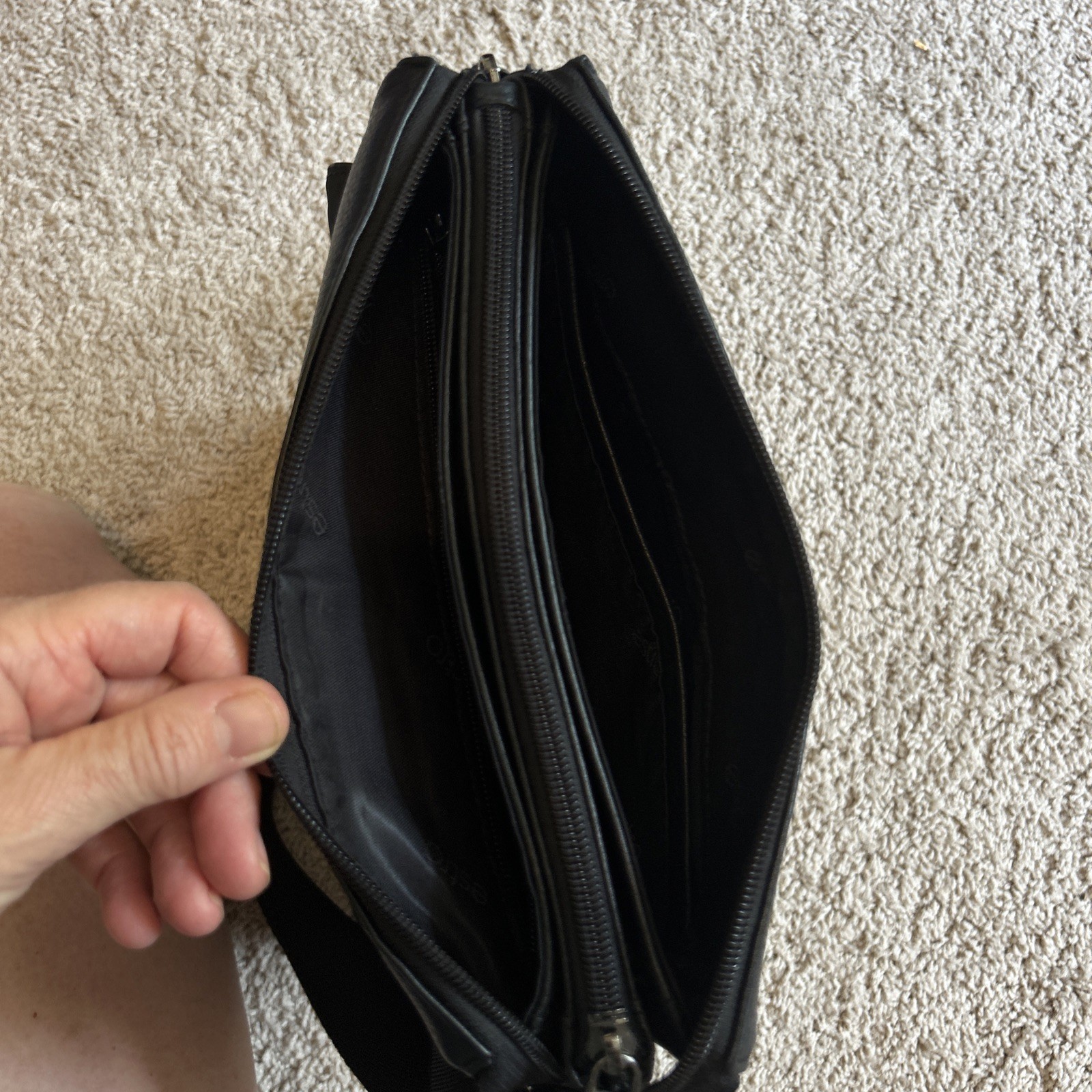 Estro black leather messenger bag W/Adjustable Strap Zip And Magnetic Close