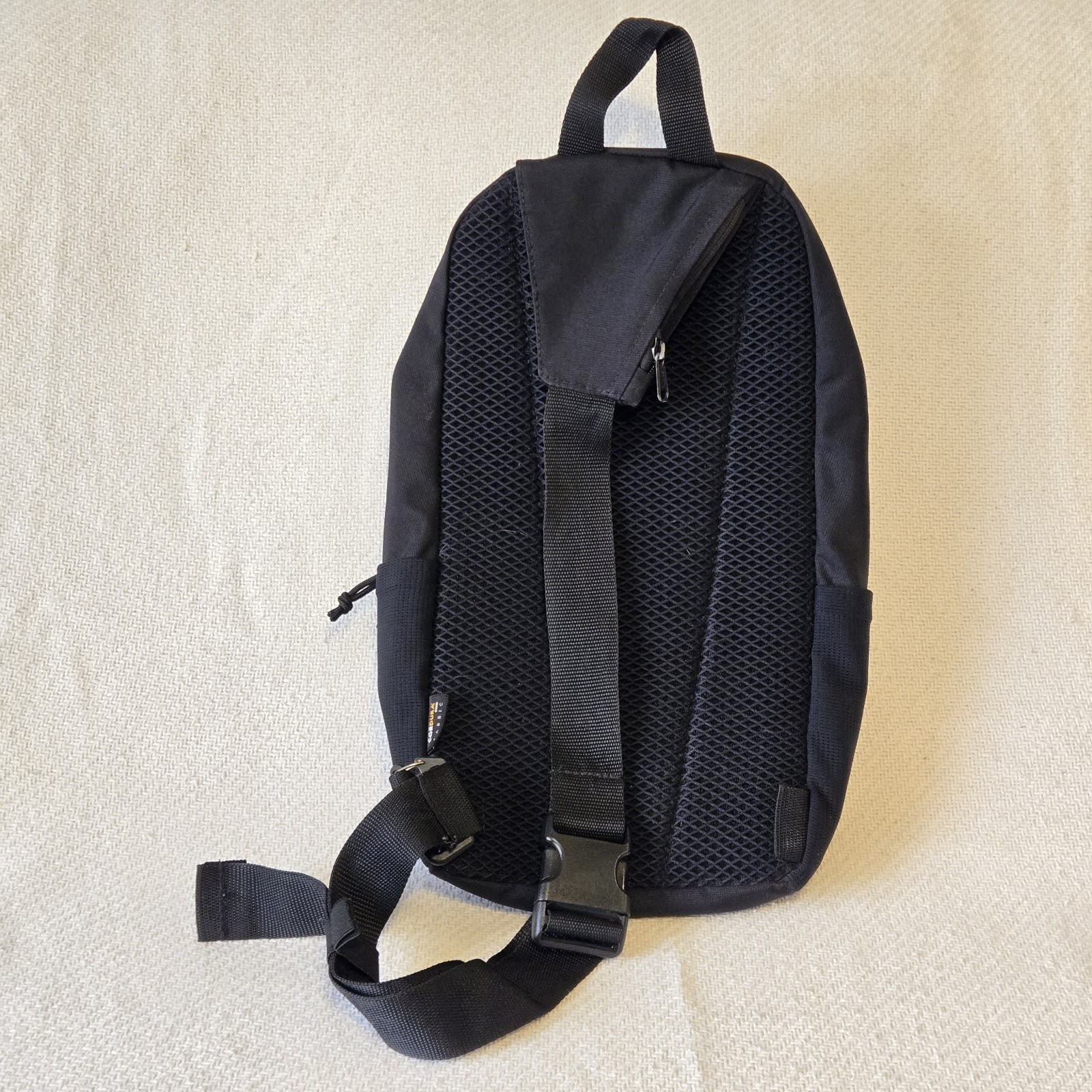 VANS Off The Wall Warp Black Sling Backpack Crossbody Bag Zip w/ Inner Pockets