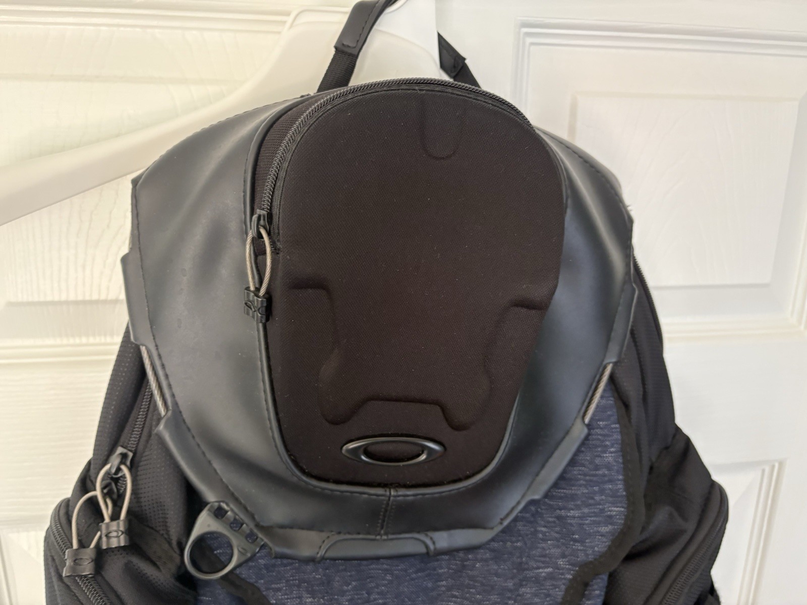 OAKLEY BATHROOM SINK BACKPACK Navy Blue Trail Hiking Bag Excellent Condition!