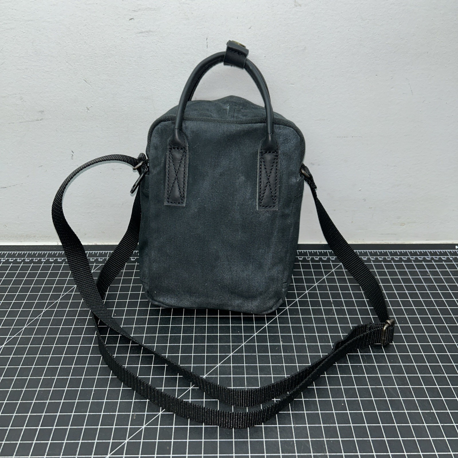 Fjällräven Kånken Mini Backpack Black 7”x8”x3”