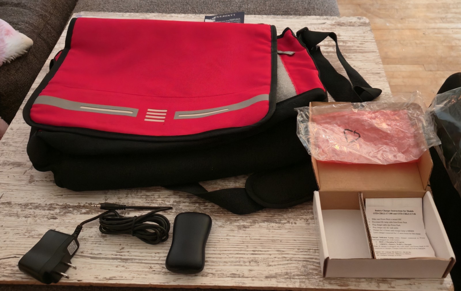 Lands’ End “Cool Blue” Light-Up Messenger Bag – See Description