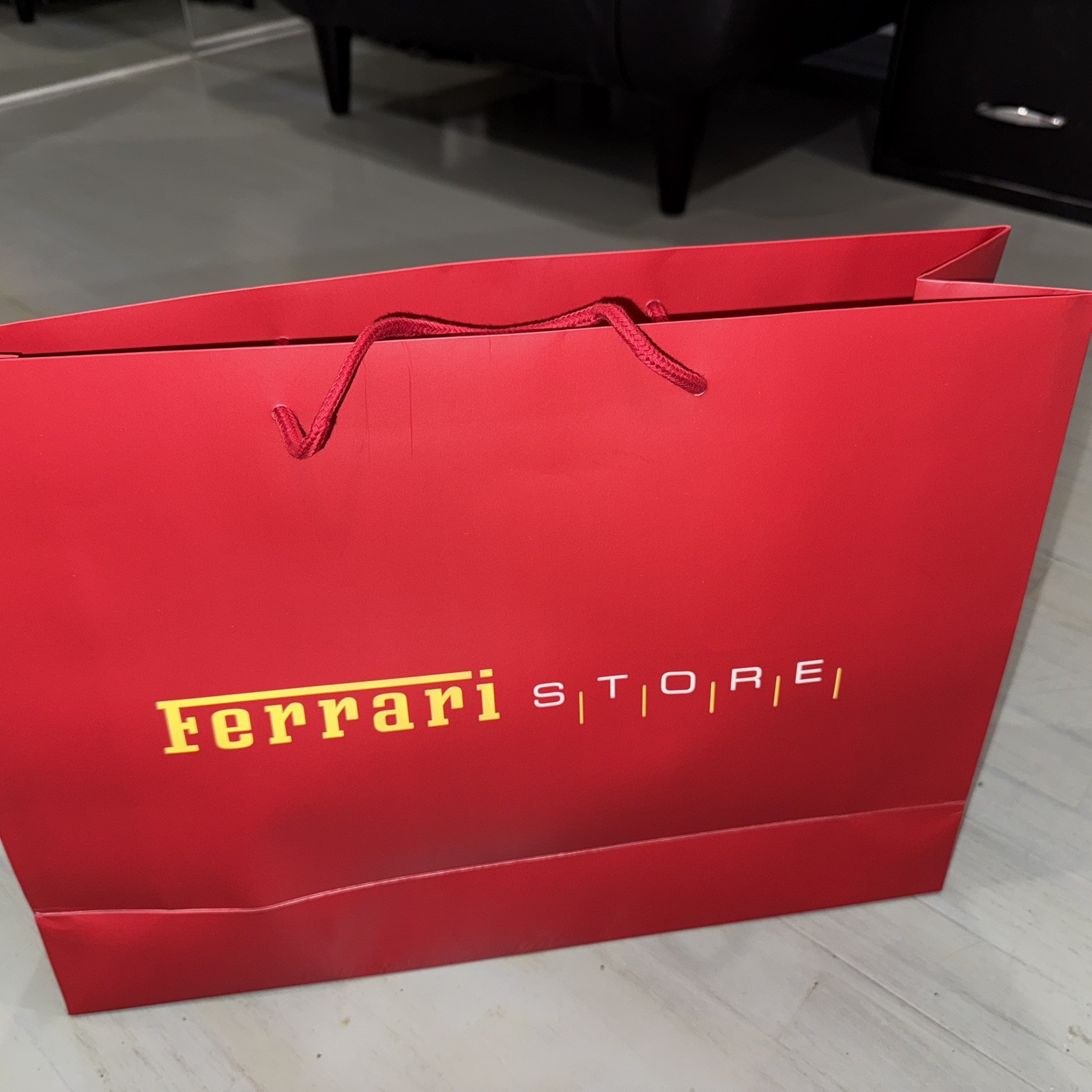Authentic FERRARI STORE Collector Made Italy Red SHOPPING GIFT Paper BAG 18x13x5