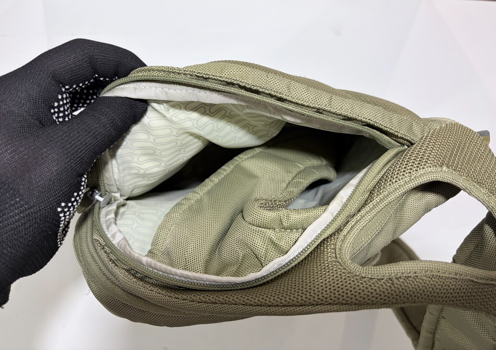 Tumi T-Tech Convertible Bag Olive Green 13.25″x12″ Rare
