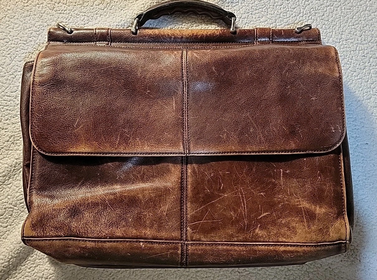 Vintage Wilson Leather Briefcase Brown Distressed Soft. 18″x14″ Review photo’s.