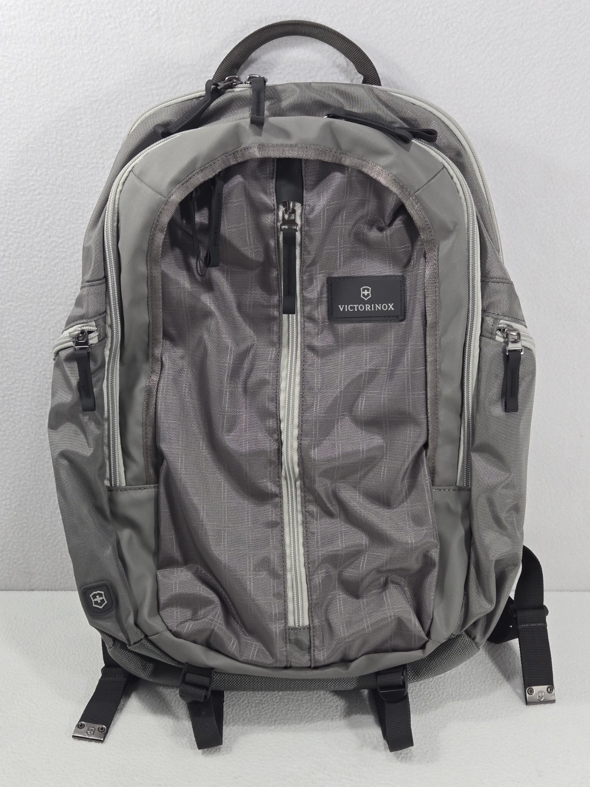 Victorinox Altmont Original Vertical-Zip 17” Laptop Backpack Gray #32388204