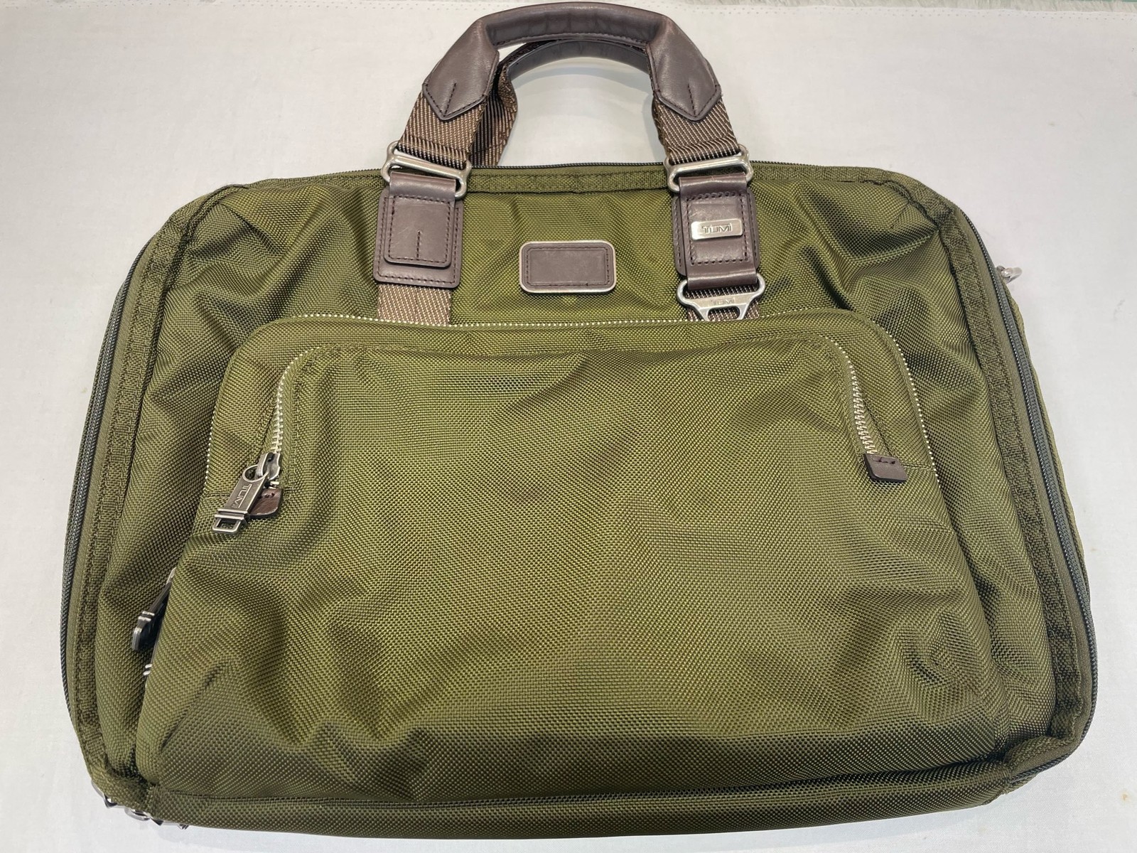 TUMI Alpha Bravo Yuma 22631 OLH Used Bag with Strap, 35cm x 42cm x 4.7cm