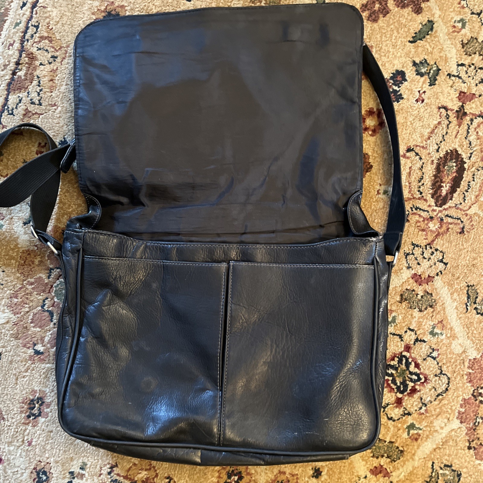 Wilsons Leather BLACK Messenger Flap BAG Distressed Grunge office School Retro