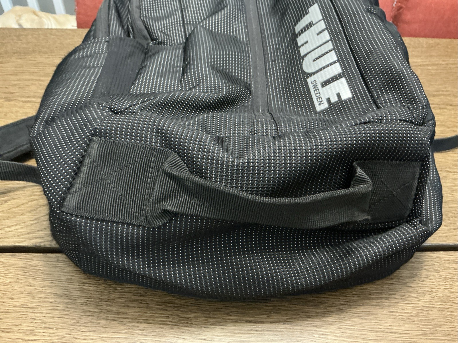 Thule Black Backpack Zip Closure Adjustable Strap Pockets Inner Pockets – READ