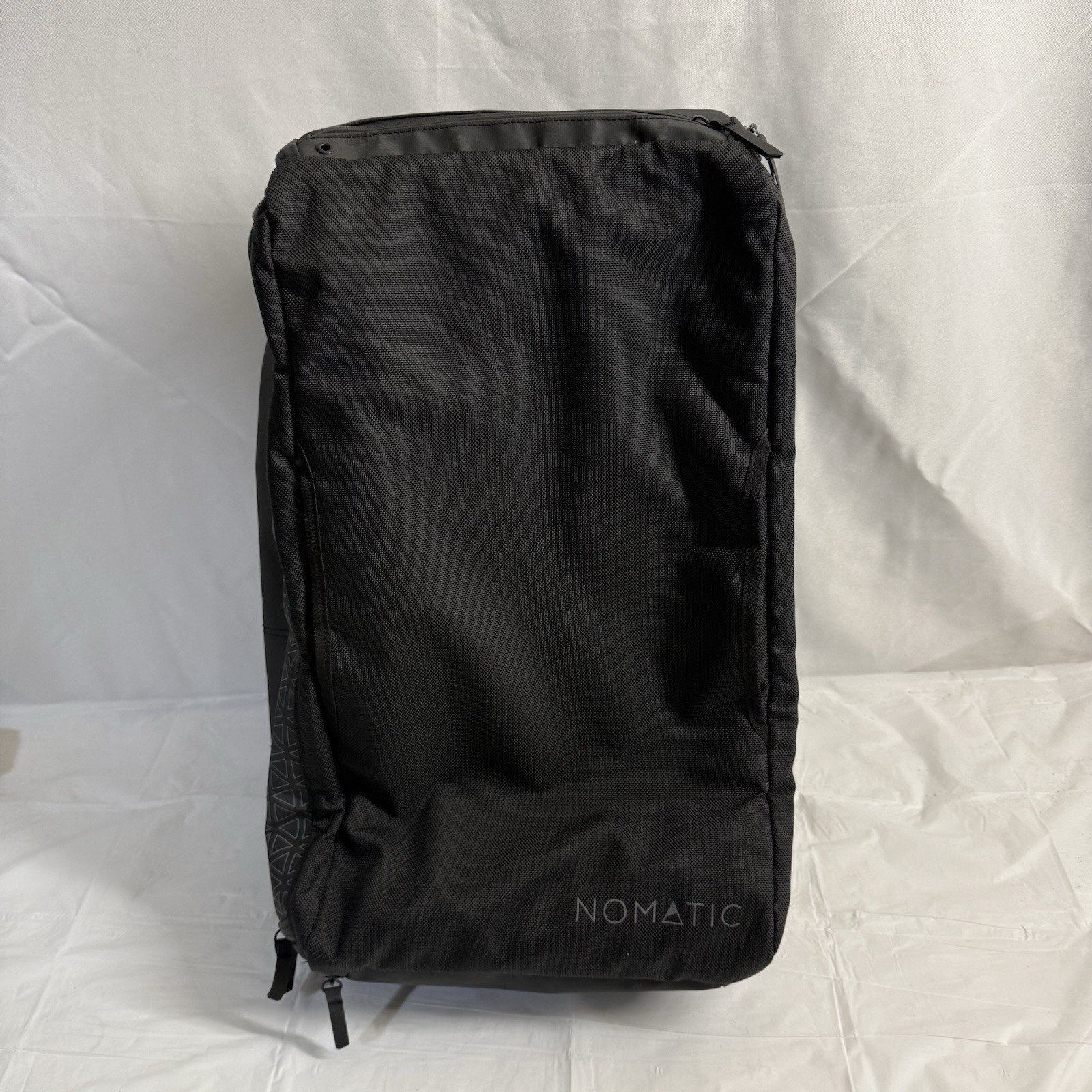 E1 Nomatic Travel Backpack Black – Gently Used – Expandable 20x12x10