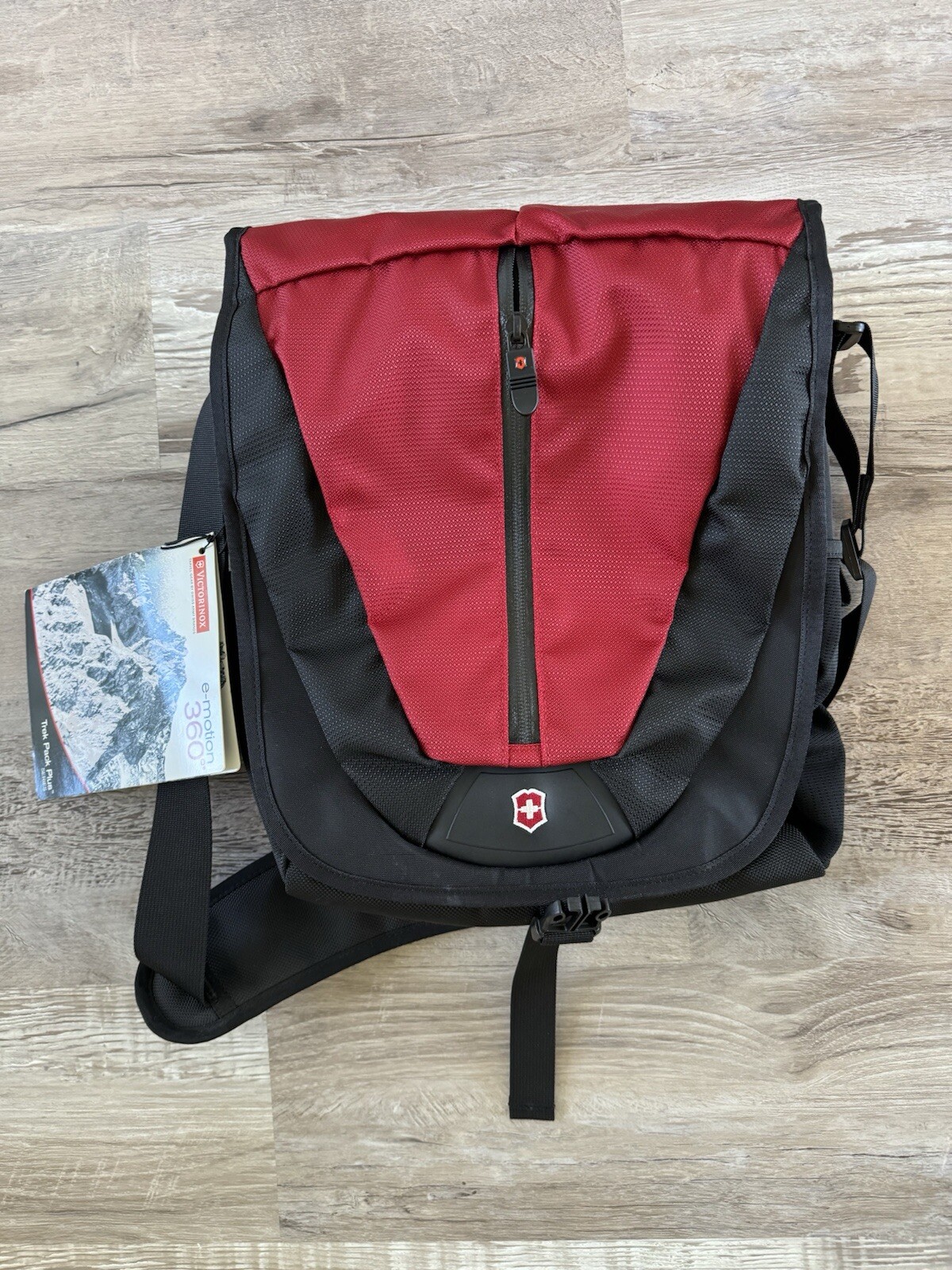 NWT Victorinox Shoulder Tote Docking Bag Attaches To Trek Pack Plus 39624 Emotio