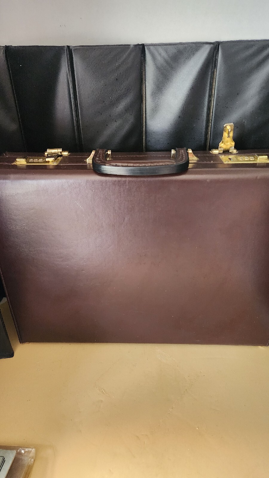 John Weitz Vintage Briefcase Leather, 3 Combo Lock, Brown Burgundy hinged, VGC